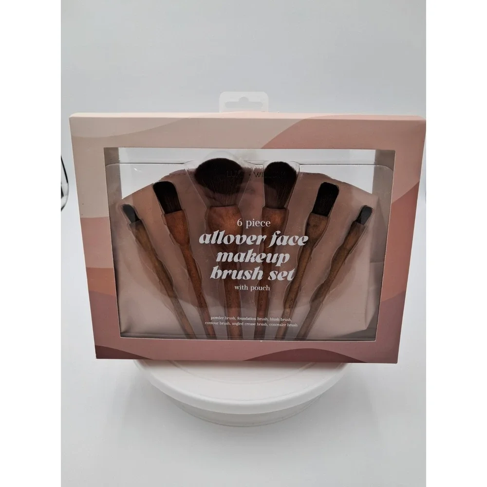 Luxe + Willow 6 Piece All Over Makeup Brush‎ Set & Makeup Carrying Case